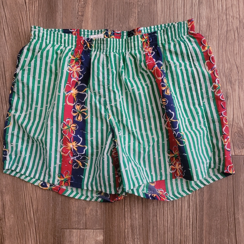 Vintage funky print Hibiscus print swim shorts!